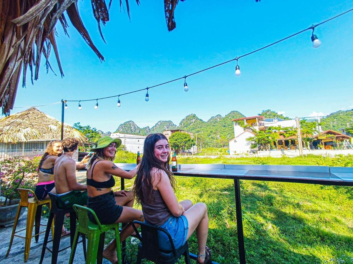 Yolo Pool Bar Villas & Garden Restaurant Phong Nha Buitenkant foto