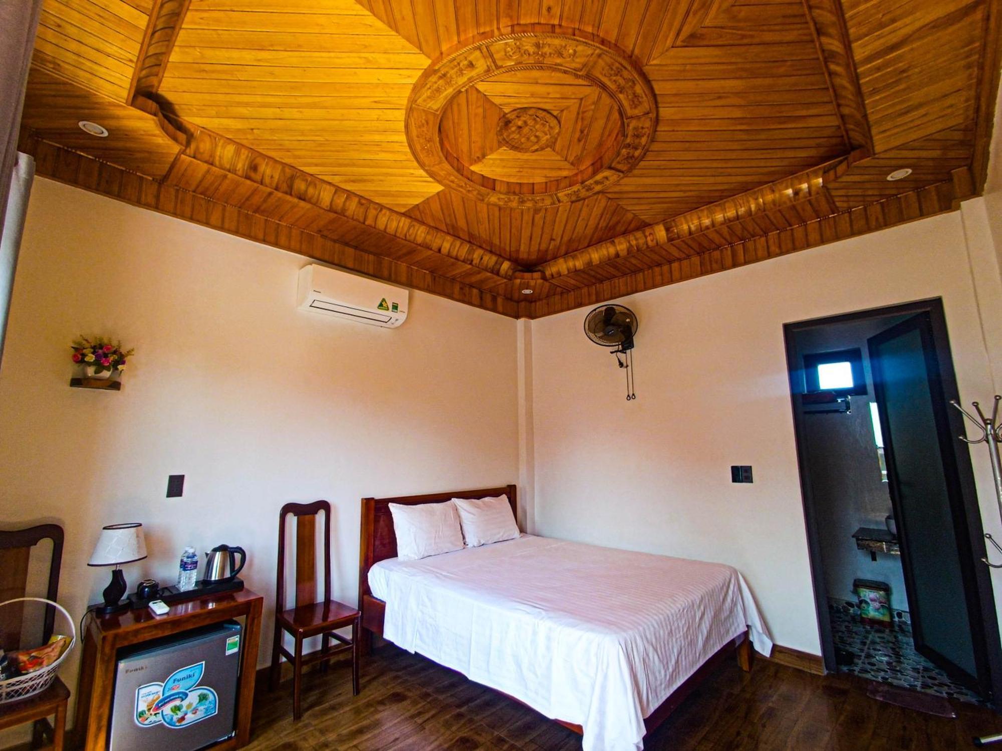 Yolo Pool Bar Villas & Garden Restaurant Phong Nha Buitenkant foto