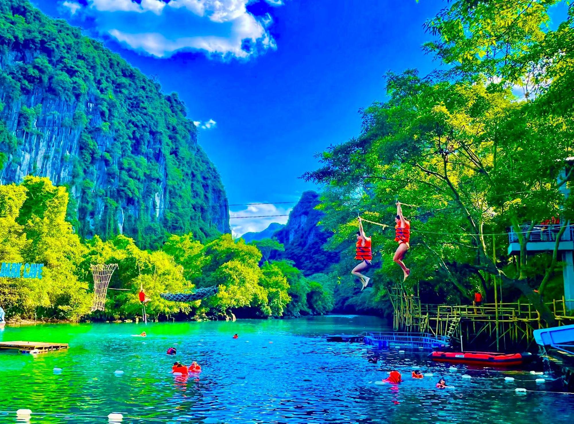Yolo Pool Bar Villas & Garden Restaurant Phong Nha Buitenkant foto