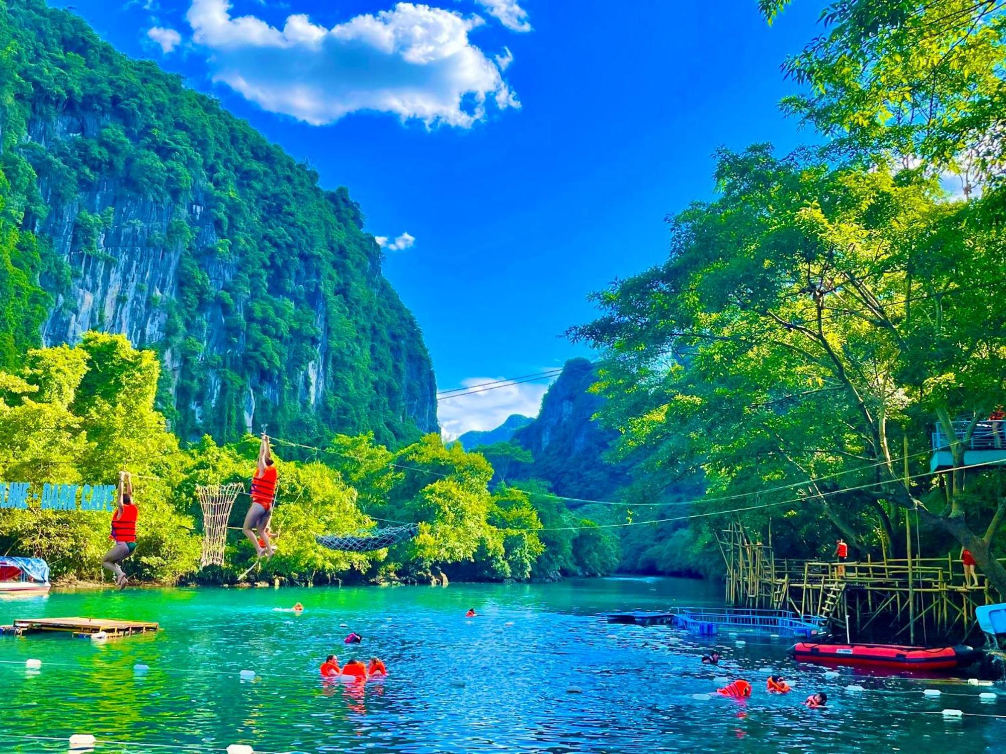 Yolo Pool Bar Villas & Garden Restaurant Phong Nha Buitenkant foto
